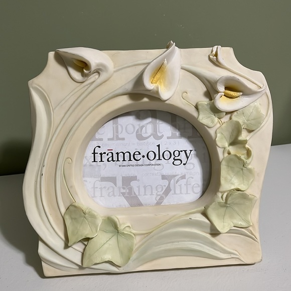 Vintage frame-ology picture frame. Lillies & Ivy 1998 Terri Russell.  Heavy - Picture 2 of 9